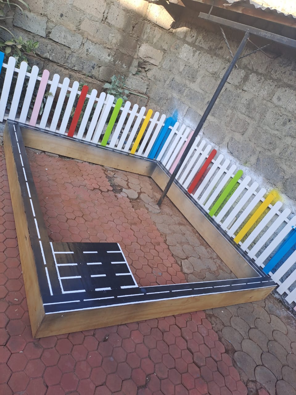 Customizable wooden sandbox for home, school, daycare, or balcony spaces