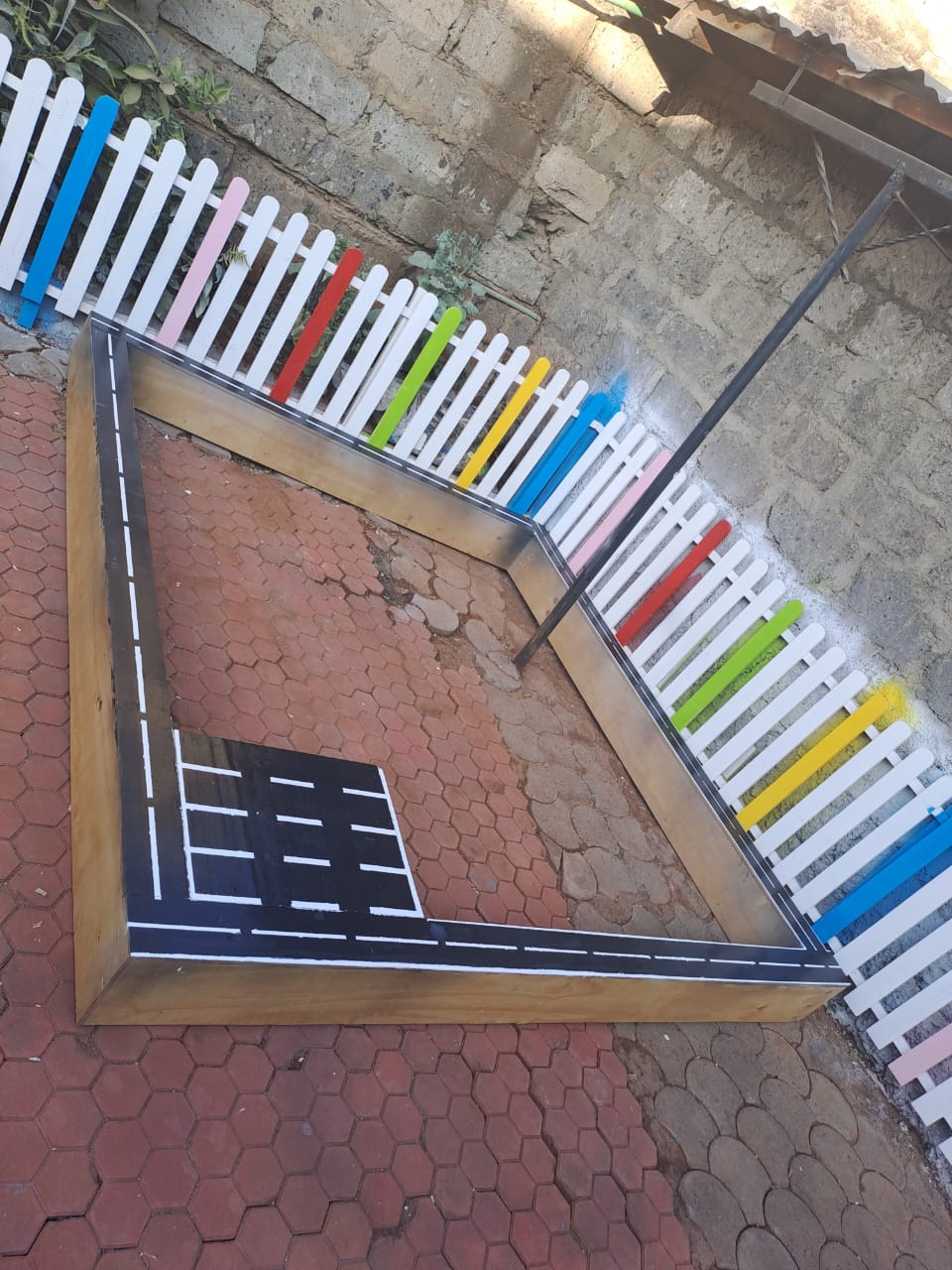 Customizable wooden sandbox for home, school, daycare, or balcony spaces