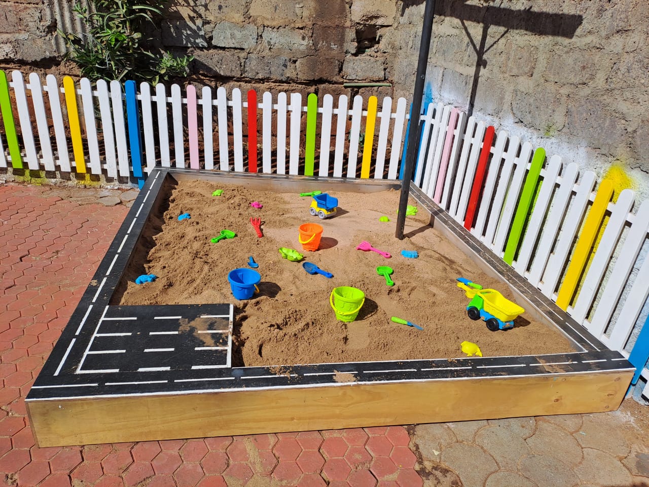 Safe outdoor sand pit for toddlers and children with included play sand