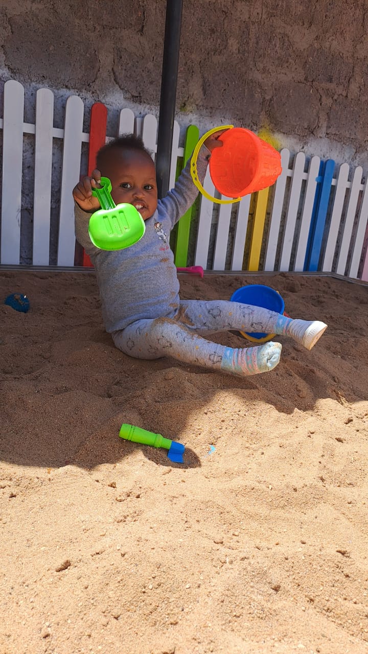 Sand Pit - Wow! Kids