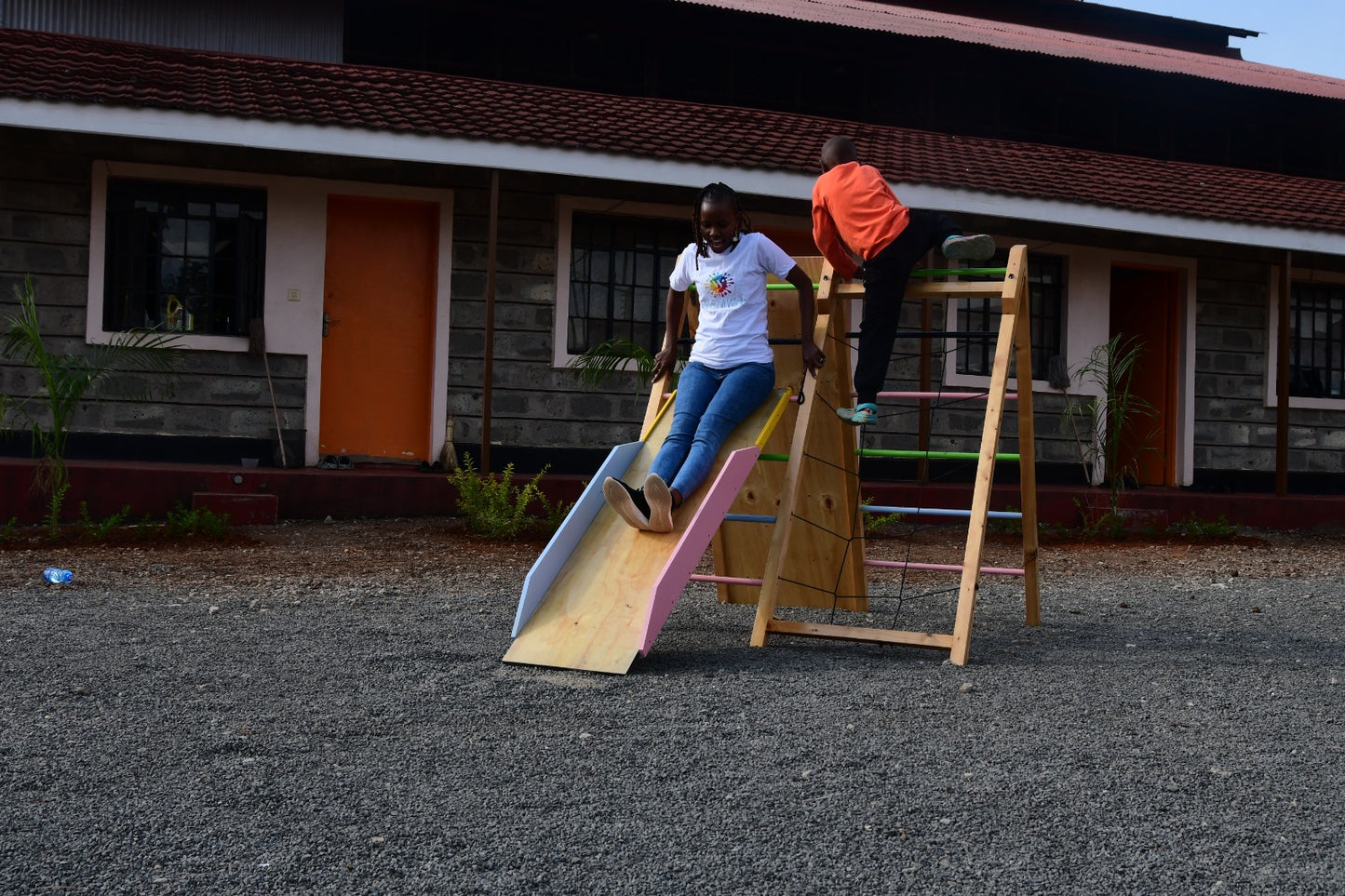 Wooden jungle gym suitable for children aged 1 to 13 years