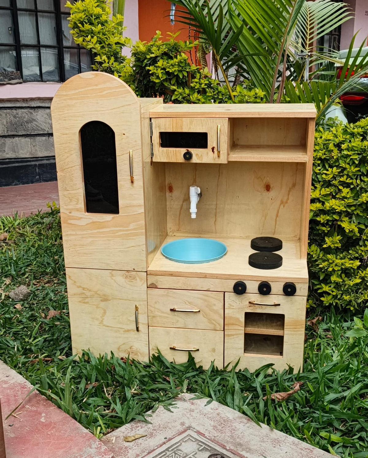 ndoor wooden mud kitchen for kids